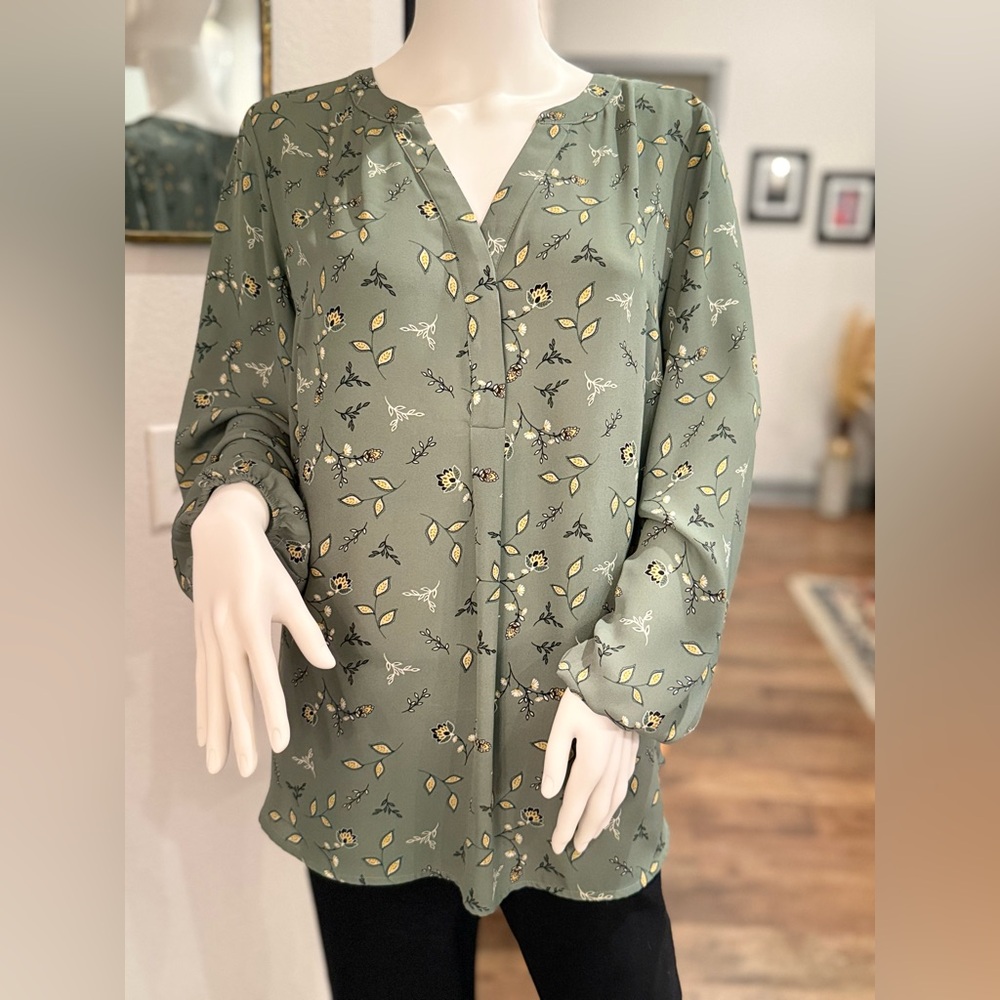 41 Hawthorn Sage Green Floral Blouse